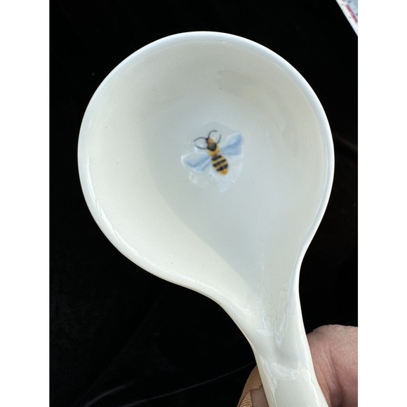 Rare MWW Market Embossed Bumble Bee White Basket Collection Soup Ladle -A29 - Picture 7 of 8